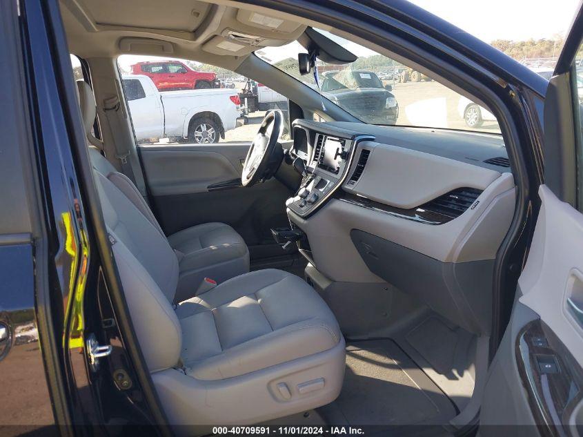 TOYOTA SIENNA XLE 2020