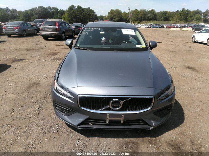 VOLVO S60 MOMENTUM 2021