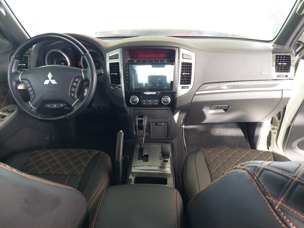 MITSUBISHI PAJERO  2020