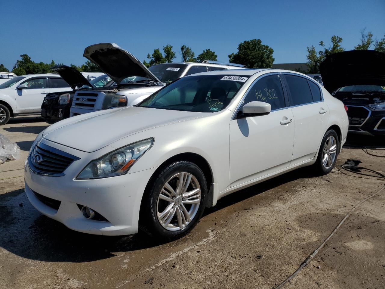 INFINITI G37  2013