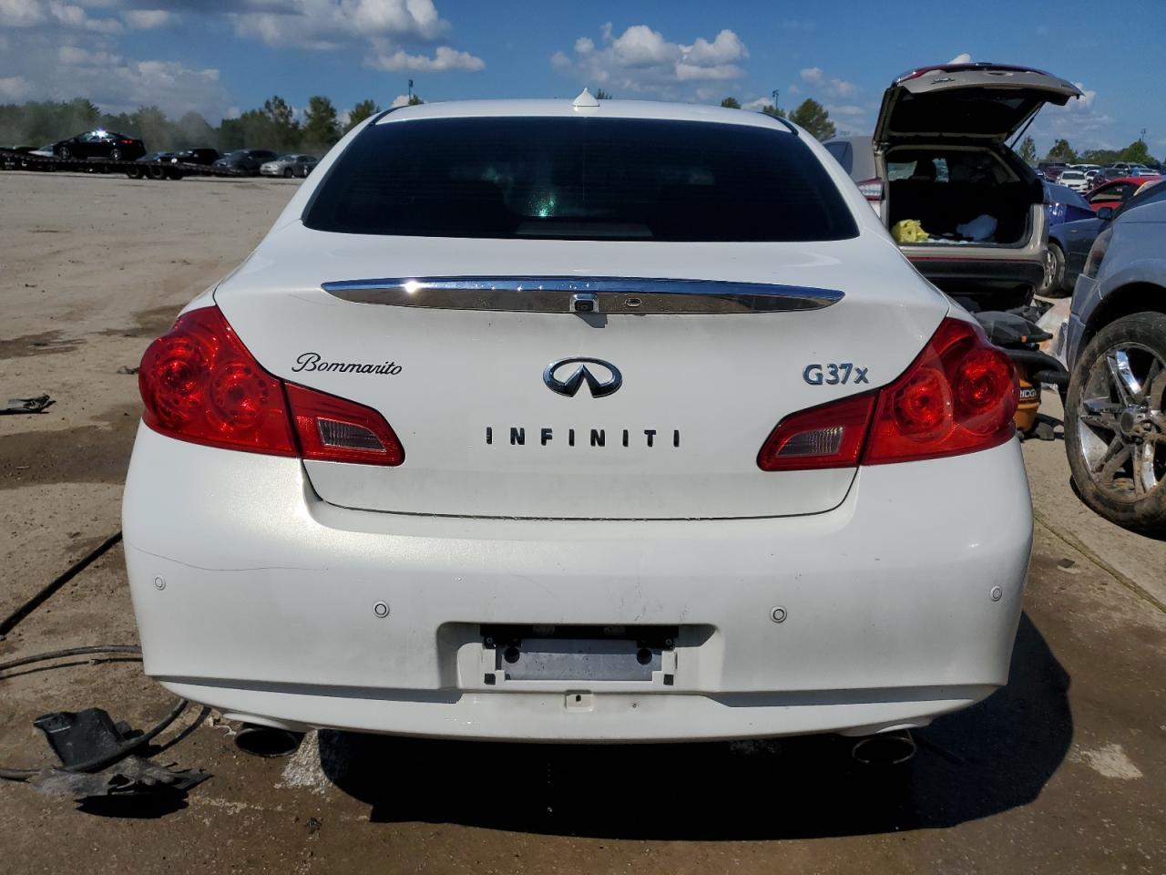 INFINITI G37  2013