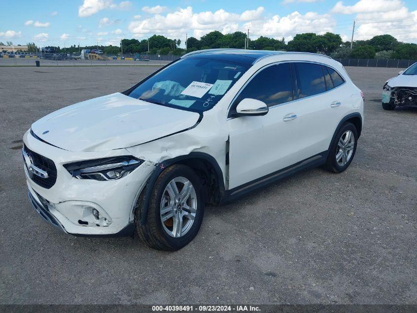 MERCEDES-BENZ GLA 250  2023