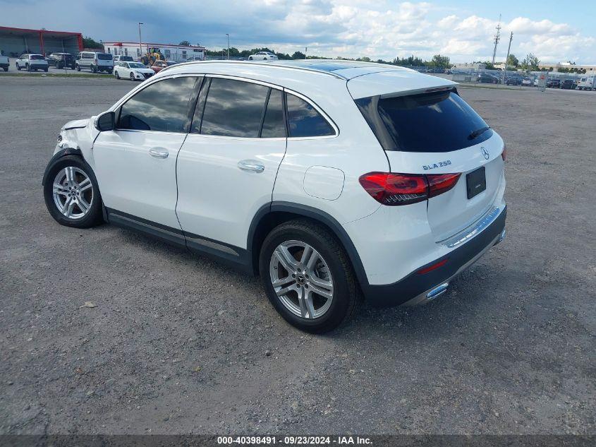 MERCEDES-BENZ GLA 250  2023