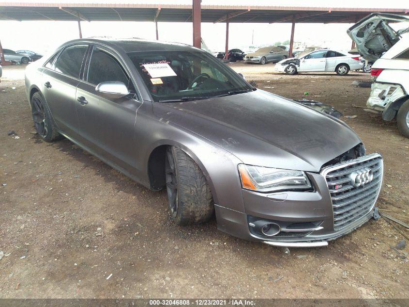 AUDI S8  2013