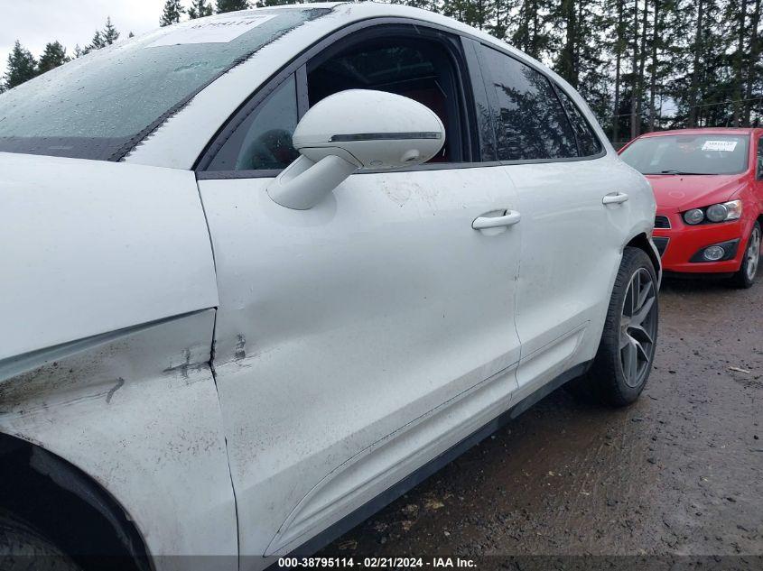 PORSCHE MACAN T 2023