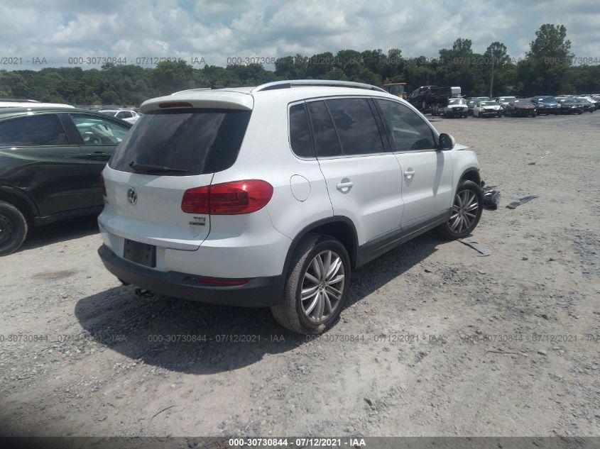 VOLKSWAGEN TIGUAN SE 2016