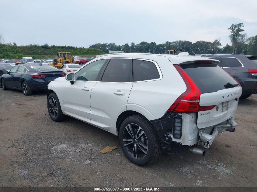 VOLVO XC60 MOMENTUM 2020