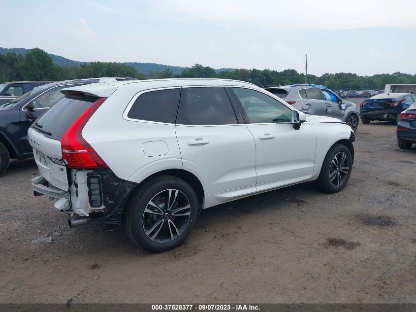 VOLVO XC60 MOMENTUM 2020