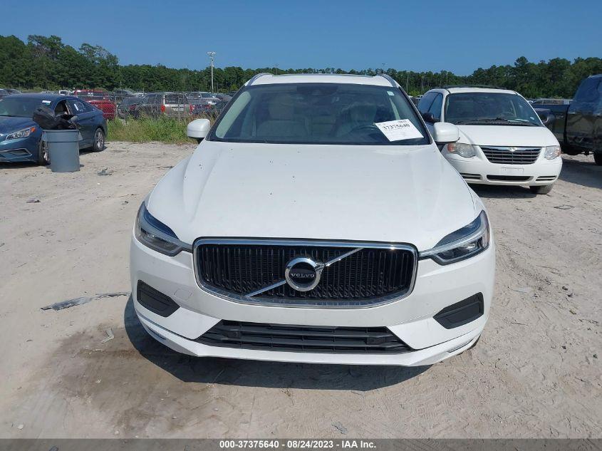 VOLVO XC60 MOMENTUM 2021