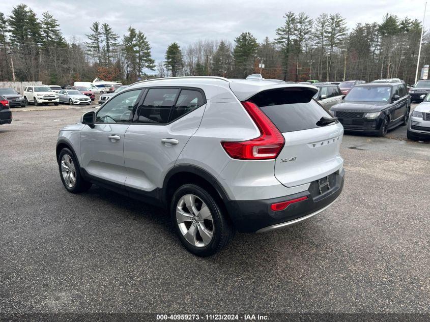 VOLVO XC40 T5 MOMENTUM 2020