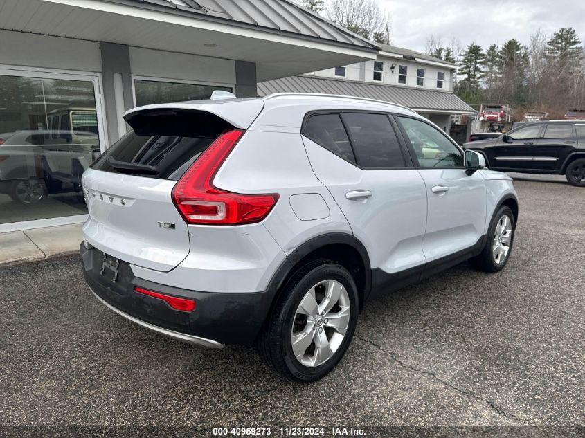 VOLVO XC40 T5 MOMENTUM 2020