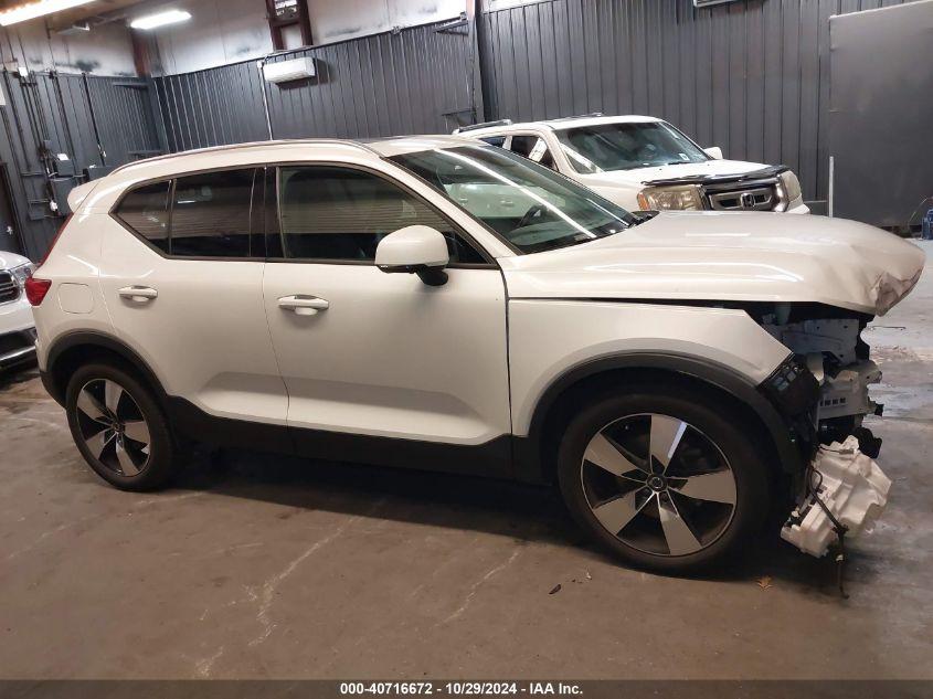 VOLVO XC40 T5 MOMENTUM 2021