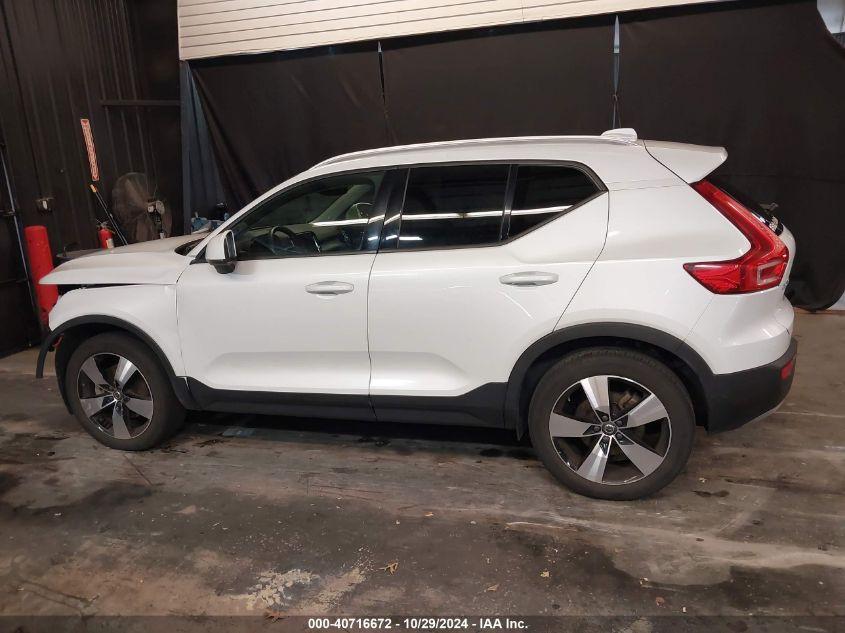 VOLVO XC40 T5 MOMENTUM 2021