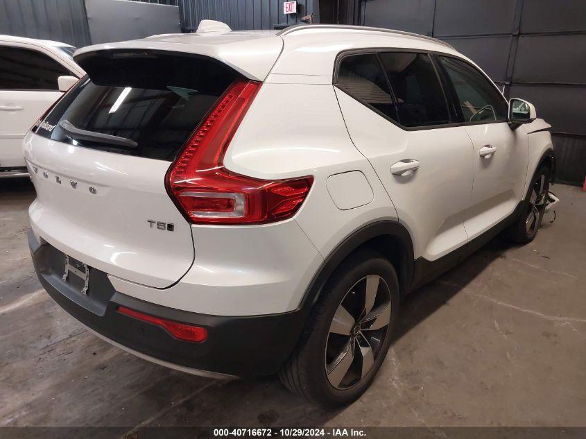 VOLVO XC40 T5 MOMENTUM 2021