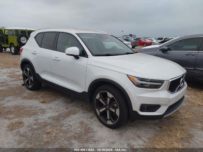 VOLVO XC40 T4 MOMENTUM 2021