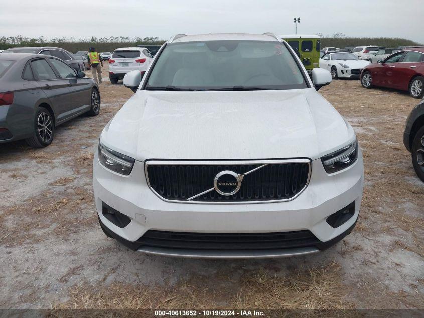 VOLVO XC40 T4 MOMENTUM 2021