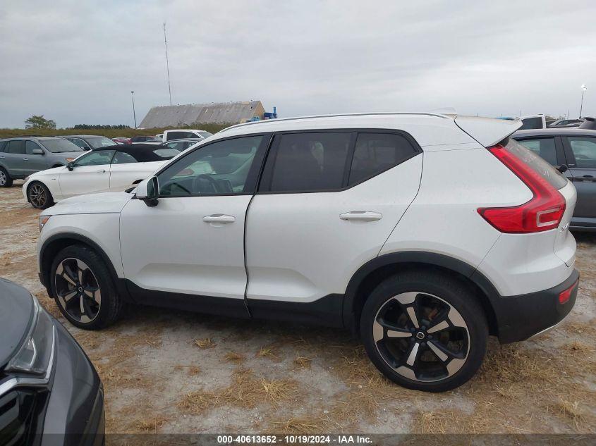 VOLVO XC40 T4 MOMENTUM 2021