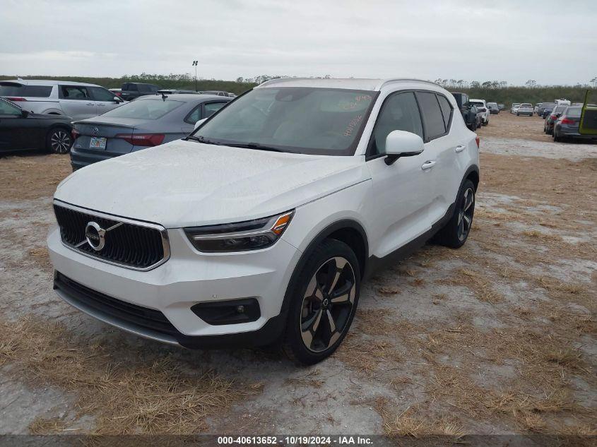 VOLVO XC40 T4 MOMENTUM 2021