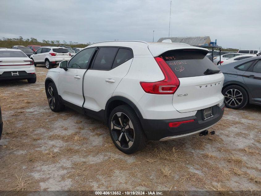 VOLVO XC40 T4 MOMENTUM 2021