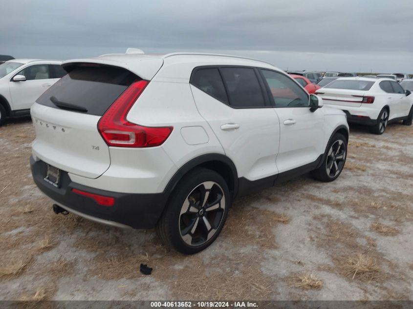 VOLVO XC40 T4 MOMENTUM 2021