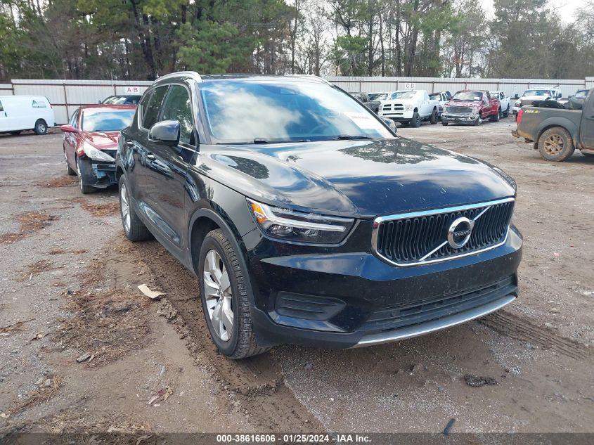 VOLVO XC40 T4 MOMENTUM 2022