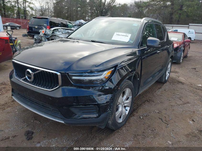 VOLVO XC40 T4 MOMENTUM 2022