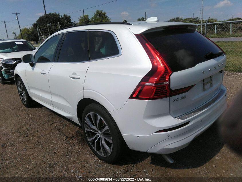 VOLVO XC60 MOMENTUM 2022