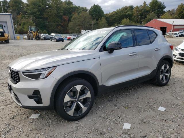 VOLVO XC40 CORE  2024