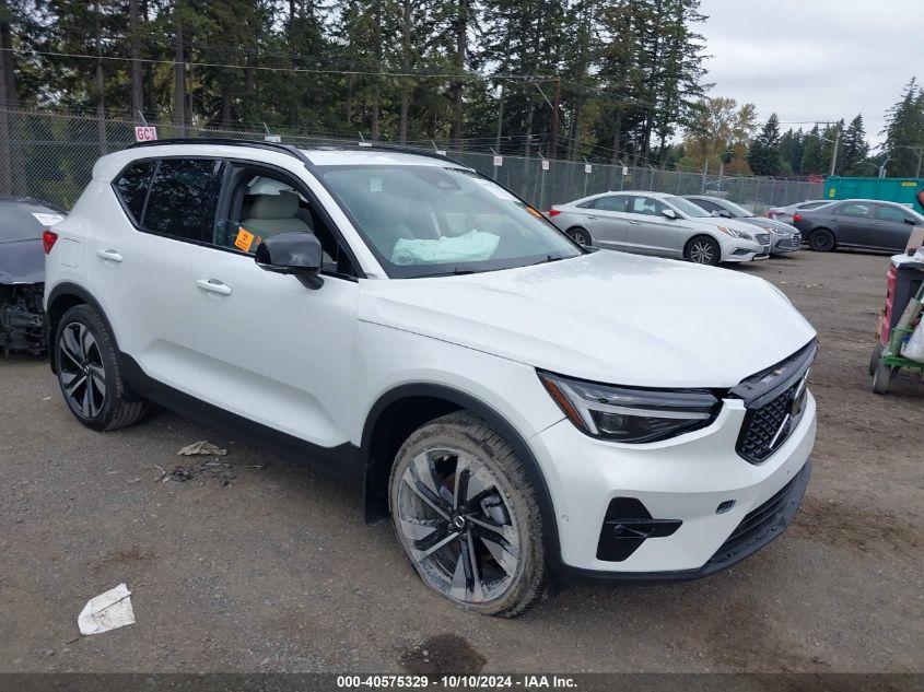 VOLVO XC40 ULTRA DARK THEME 2025