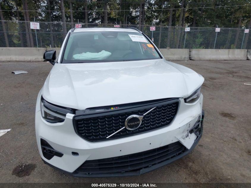 VOLVO XC40 ULTRA DARK THEME 2025