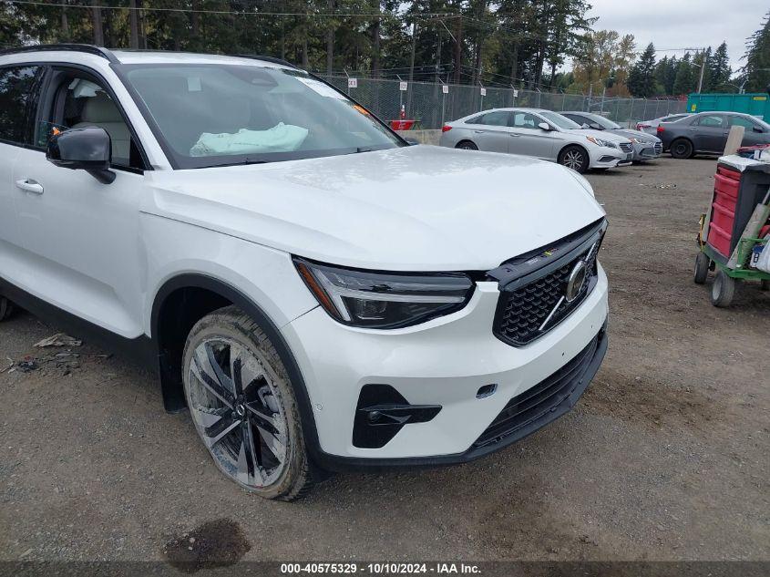 VOLVO XC40 ULTRA DARK THEME 2025