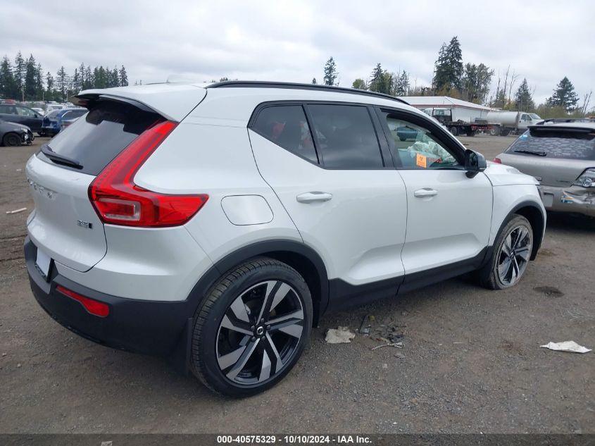 VOLVO XC40 ULTRA DARK THEME 2025