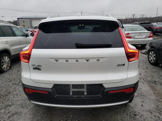 VOLVO XC40 CORE  2023