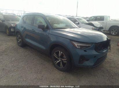 VOLVO XC40 PLUS DARK THEME 2023