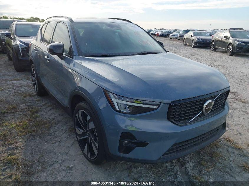 VOLVO XC40 B5 PLUS DARK THEME 2023