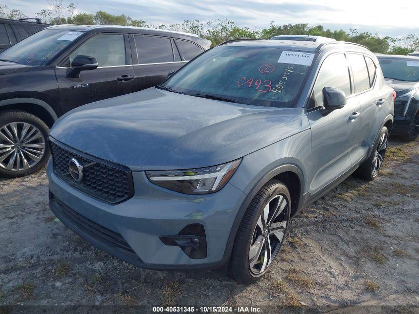 VOLVO XC40 B5 PLUS DARK THEME 2023