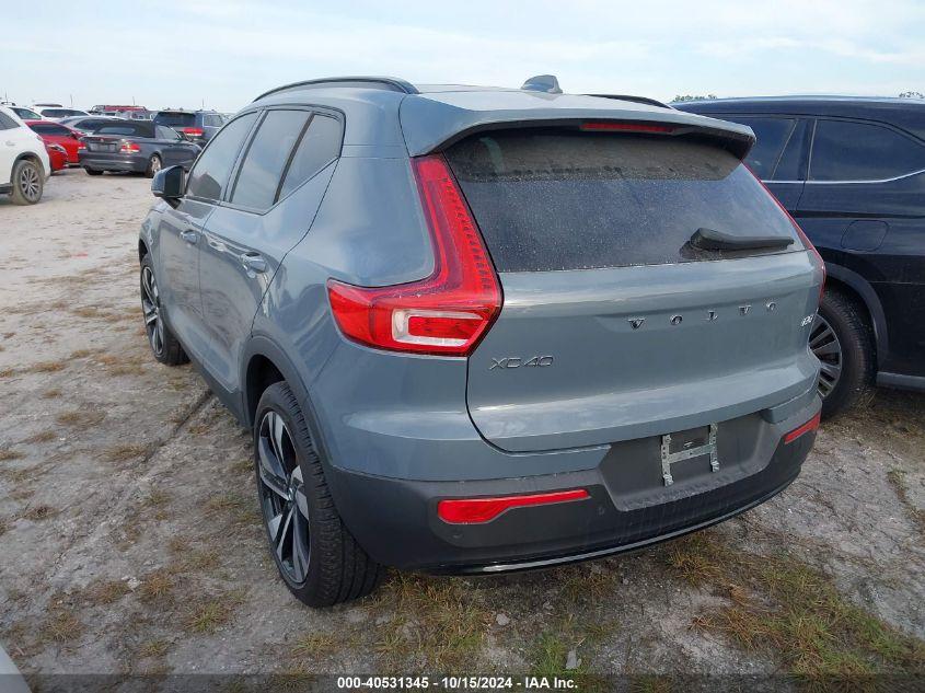 VOLVO XC40 B5 PLUS DARK THEME 2023