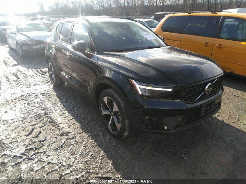 VOLVO XC40 ULTIMATE DARK THEME 2023