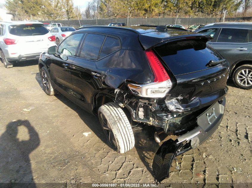 VOLVO XC40 ULTIMATE DARK THEME 2023