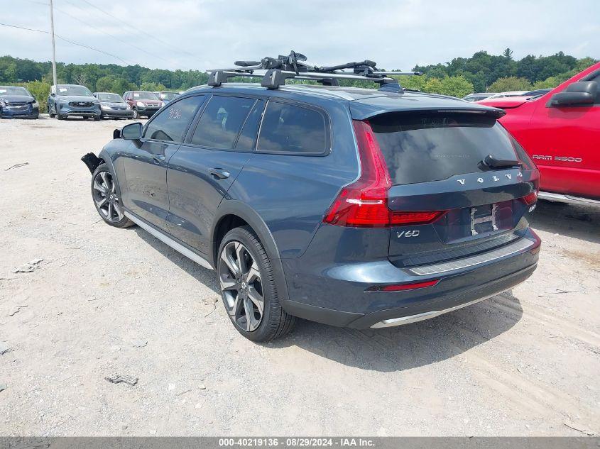 VOLVO V60 CROSS COUNTRY B5 ULTIMATE 2024