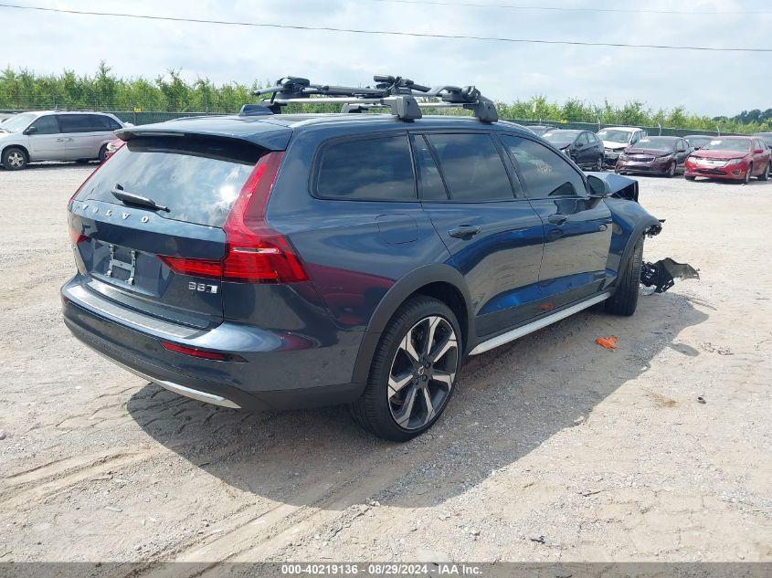 VOLVO V60 CROSS COUNTRY B5 ULTIMATE 2024